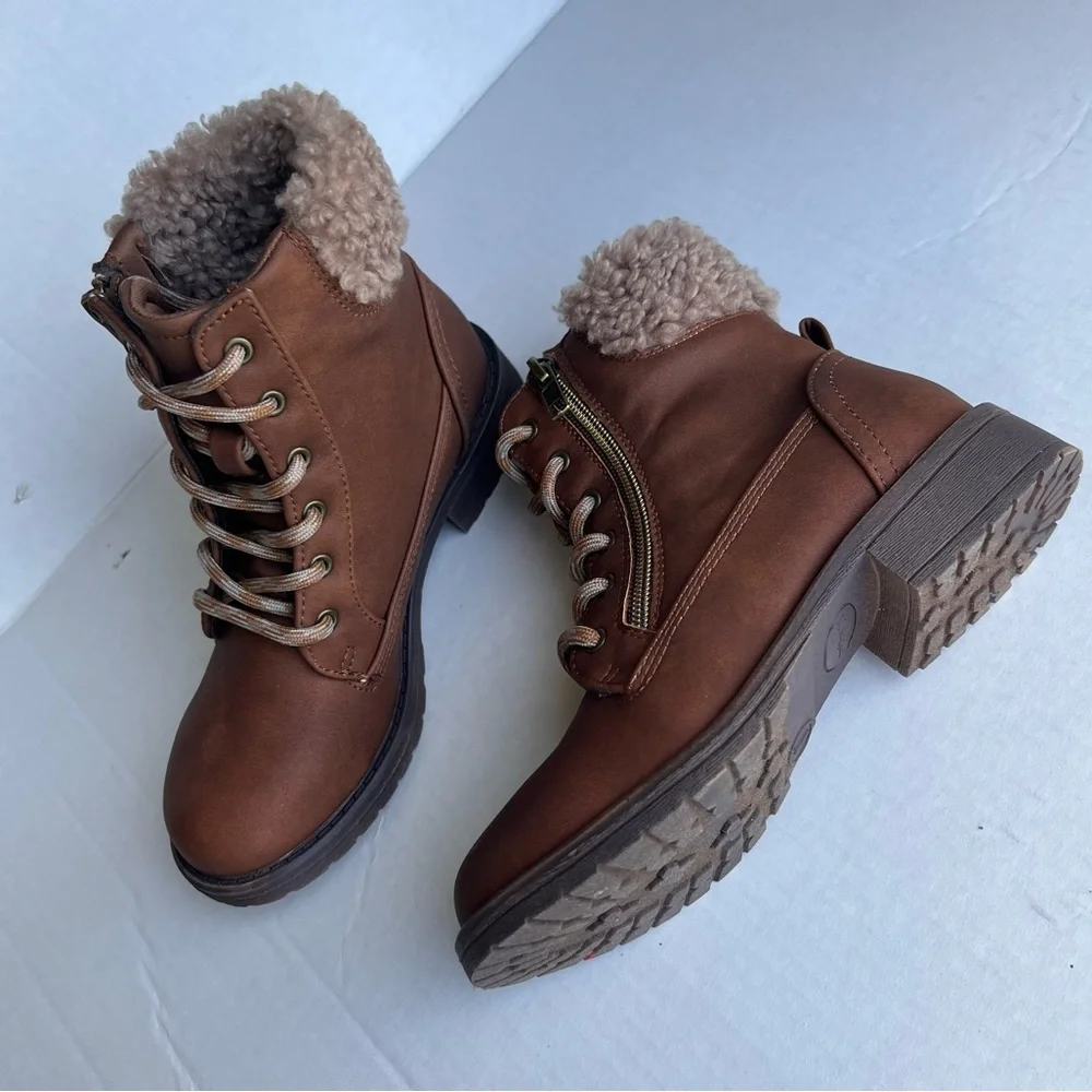 Madden Girl Sherpa trim boots size‎ 1